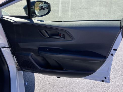 Certified 2025 Toyota Prius LE image 31