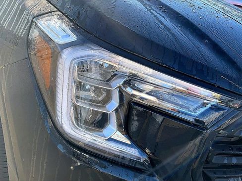 Used 2023 GMC Terrain SLE w/ Driver Convenience Package image 29