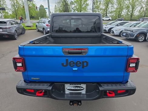 Certified 2022 Jeep Gladiator Sport AWD/4WD image 4