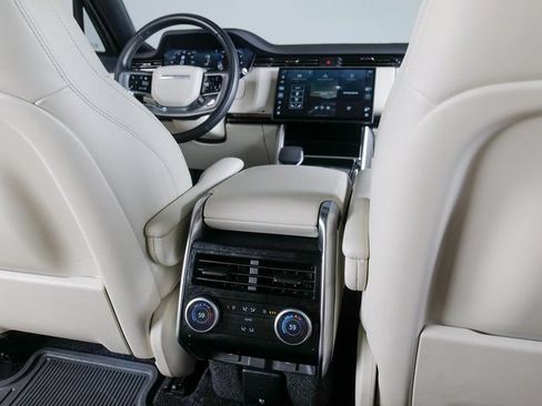 Certified 2025 Land Rover Range Rover SE AWD/4WD image 20