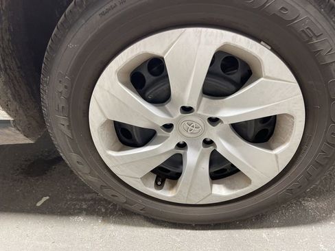 Used 2024 Toyota RAV4 LE image 40