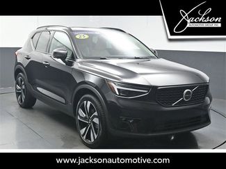 Used 2025 Volvo XC40 B5 Ultra video 1