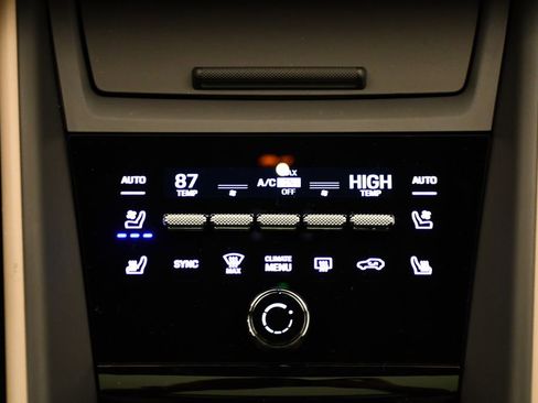 Used 2025 Porsche Macan 4S Electric image 33