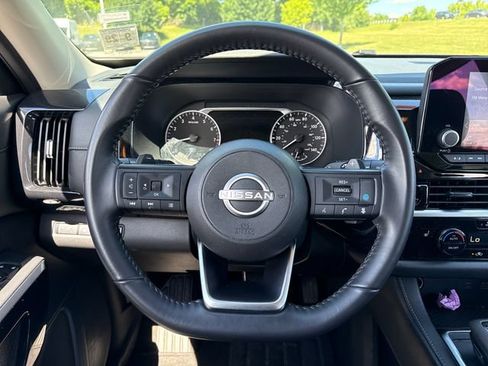 Used 2024 Nissan Pathfinder SV AWD/4WD image 18