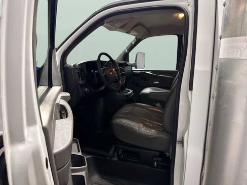 Used 2012 Chevrolet Express 3500 Extended image 9