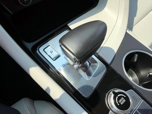 Certified 2025 Genesis G70 2.5T AWD/4WD image 18