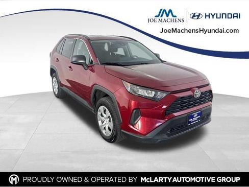 Used 2021 Toyota RAV4 LE AWD/4WD image 2