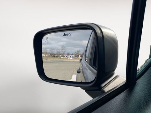 Used 2021 Jeep Renegade Limited w/ Luxury Group II image 28