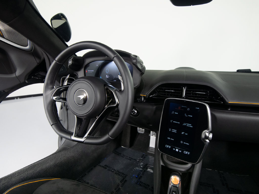 Used 2025 McLaren Artura Spider RWD image 26
