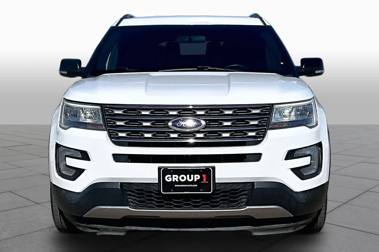 Used 2017 Ford Explorer XLT FWD image 4