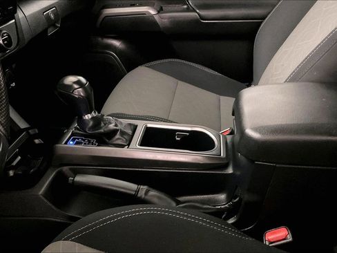 Used 2020 Toyota Tacoma TRD Off-Road w/ Technology Package image 17