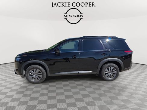Used 2025 Nissan Pathfinder SV FWD image 8