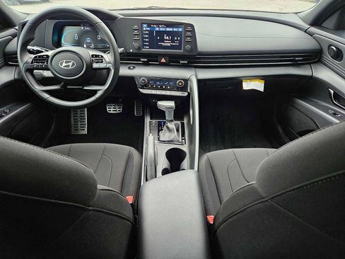 Used 2025 Hyundai Elantra Sport FWD image 15