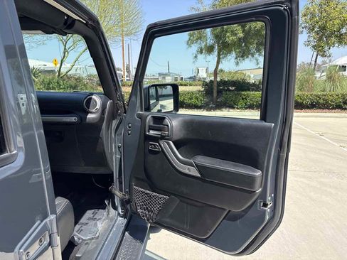 Used 2017 Jeep Wrangler Unlimited Sahara w/ Quick Order Package 24E Chief AWD/4WD image 15