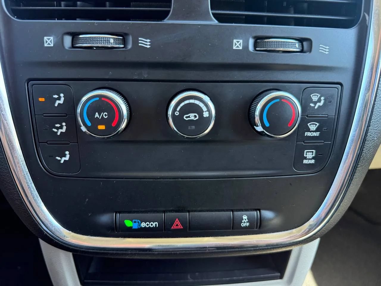 Used 2015 Dodge Grand Caravan American Value Package w/ UConnect Hands-Free Group FWD image 47