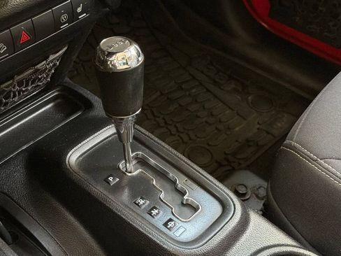 Used 2014 Jeep Wrangler Unlimited Rubicon w/ Connectivity Group AWD/4WD image 21