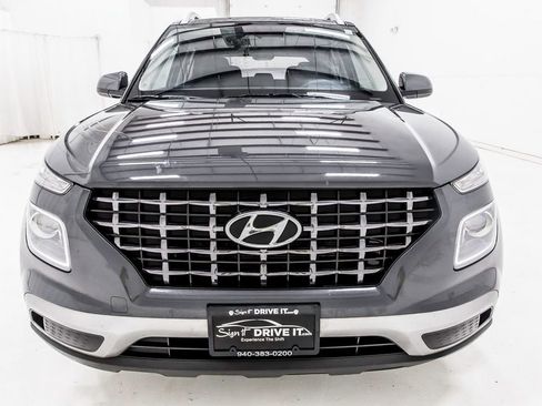 Used 2023 Hyundai Venue SEL FWD image 12
