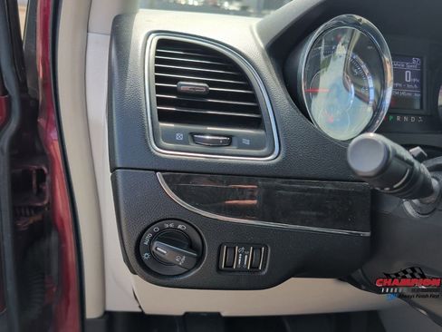 Used 2013 Chrysler Town & Country Touring-L w/ Entertainment Group #2 FWD image 23