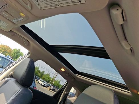 Used 2018 Nissan Rogue SL w/ Premium Package AWD/4WD image 14
