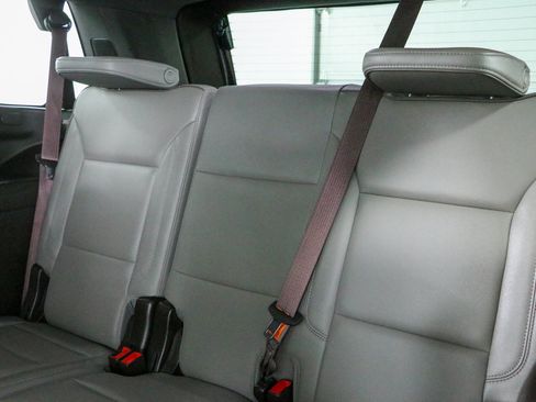 Used 2023 GMC Yukon SLT AWD/4WD image 29