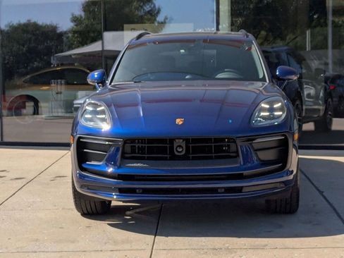 Certified 2025 Porsche Macan image 6