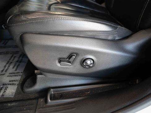 Used 2021 Chrysler Pacifica Touring-L w/ Uconnect Theater Family Group image 12