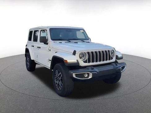Used 2025 Jeep Wrangler Unlimited Sahara AWD/4WD image 3