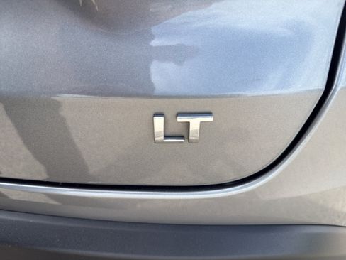 Used 2025 Chevrolet Trax LT FWD image 9