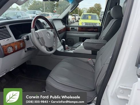 Used 2006 Lincoln Navigator Luxury AWD/4WD image 9