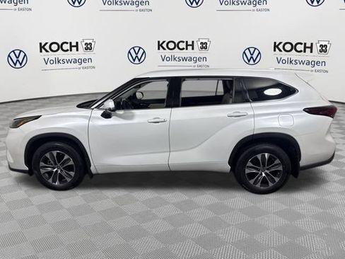 Used 2022 Toyota Highlander XLE image 4