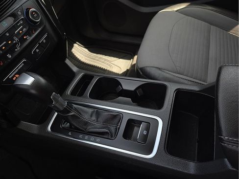 Used 2017 Ford Escape SE w/ Equipment Group 201A FWD image 21