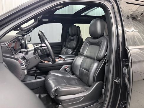Used 2019 Lincoln Navigator Reserve AWD/4WD image 13