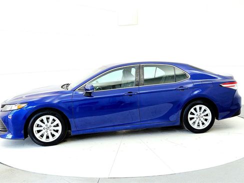 Certified 2018 Toyota Camry LE w/ Convenience Package image 3