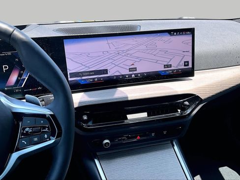 Certified 2025 BMW 330i Sedan RWD image 6
