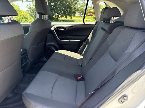 Used 2025 Toyota RAV4 XLE AWD/4WD image 13