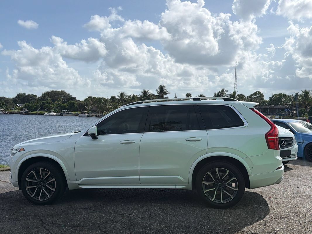 Used 2018 Volvo XC90 T6 Momentum w/ Convenience Package AWD/4WD image 2