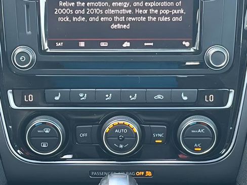 Used 2018 Volkswagen Passat 2.0T R-Line FWD image 26