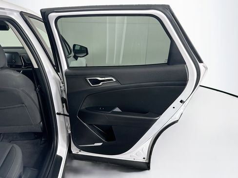 Used 2025 Kia Sportage LX image 29
