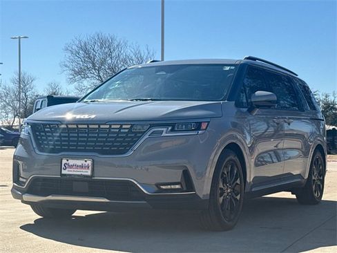 Used 2023 Kia Carnival SX Prestige image 3