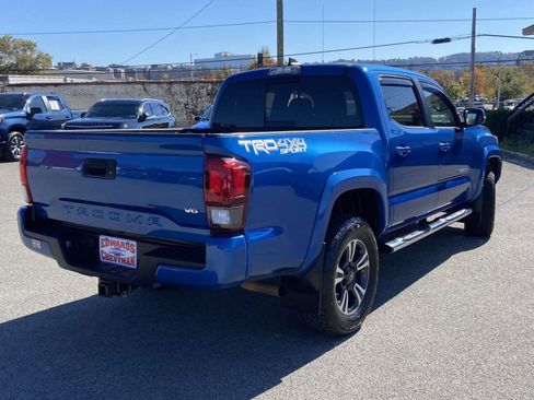 Used 2018 Toyota Tacoma SR image 18