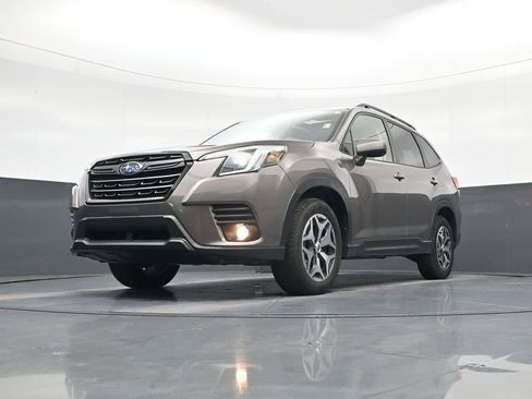Used 2023 Subaru Forester Premium AWD/4WD image 19