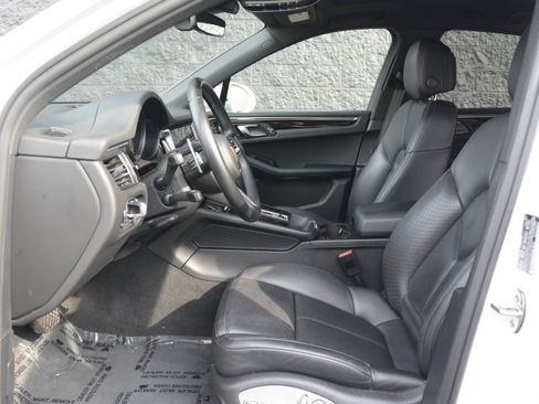 Certified 2022 Porsche Macan S AWD/4WD image 15
