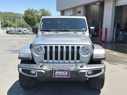 Used 2018 Jeep Wrangler Unlimited Sahara AWD/4WD image 2