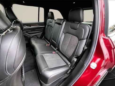 New 2026 Jeep Grand Cherokee Altitude AWD/4WD image 13