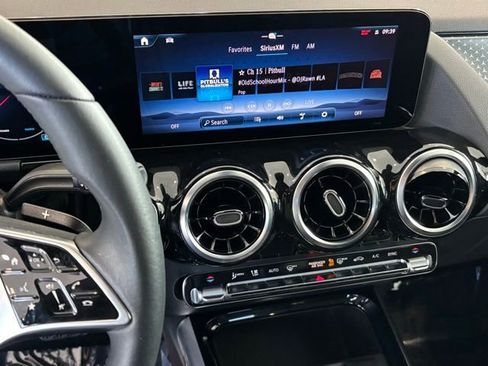 Certified 2025 Mercedes-Benz GLA 250 image 19