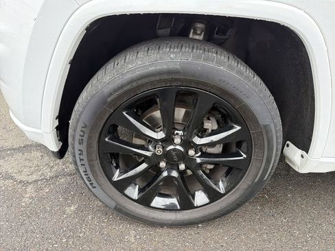 Used 2019 Jeep Grand Cherokee Altitude image 29