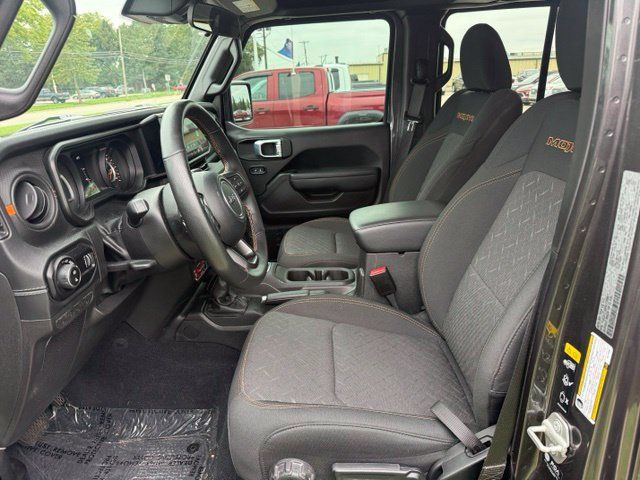 Used 2024 Jeep Gladiator Mojave w/ Convenience Group AWD/4WD image 18