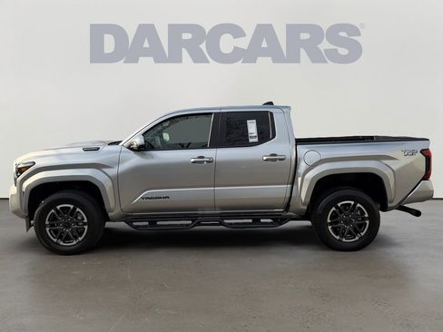 Used 2025 Toyota Tacoma TRD Sport w/ TRD Sport Premium Package image 4