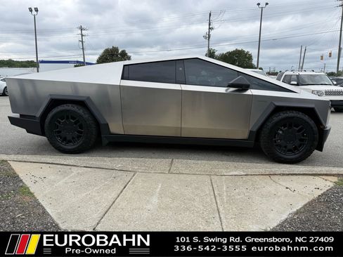 Used 2024 Tesla Cybertruck AWD Crew Cab image 7
