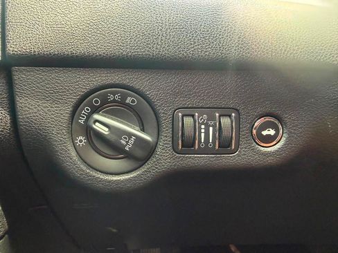 Used 2014 Chrysler 300 C RWD image 28